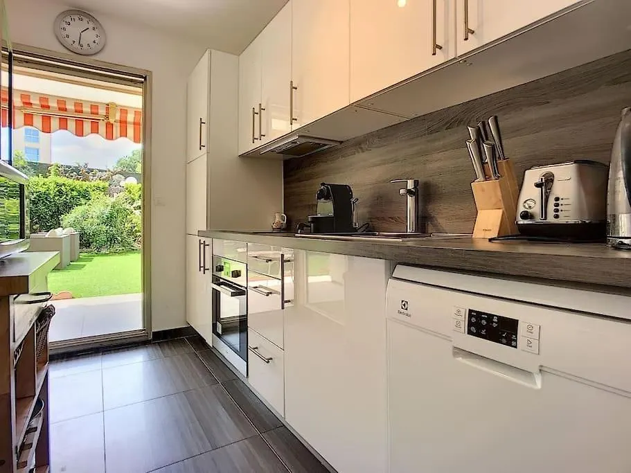 Rabiac - Charming 1 Bedroom With Private Garden Antibes Appartement